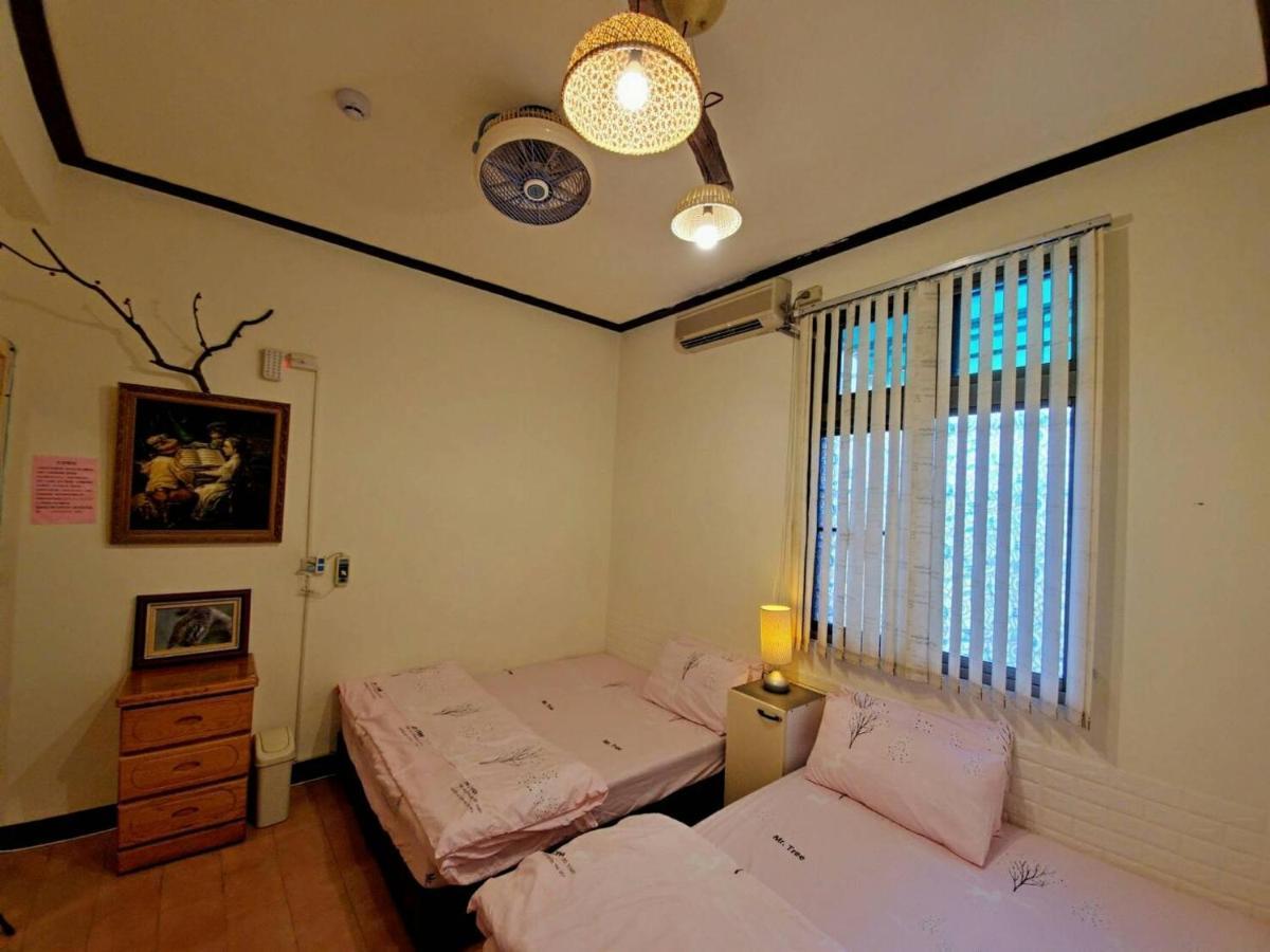 Xincun Seed Homestay Tainan Eksteriør bilde